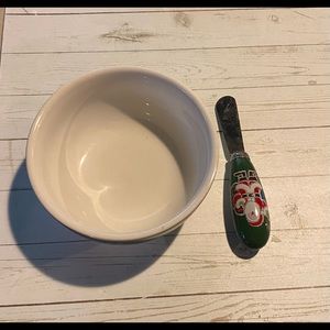 Holiday/winter theme Cheese ball or dip bowl with spreader-like new
